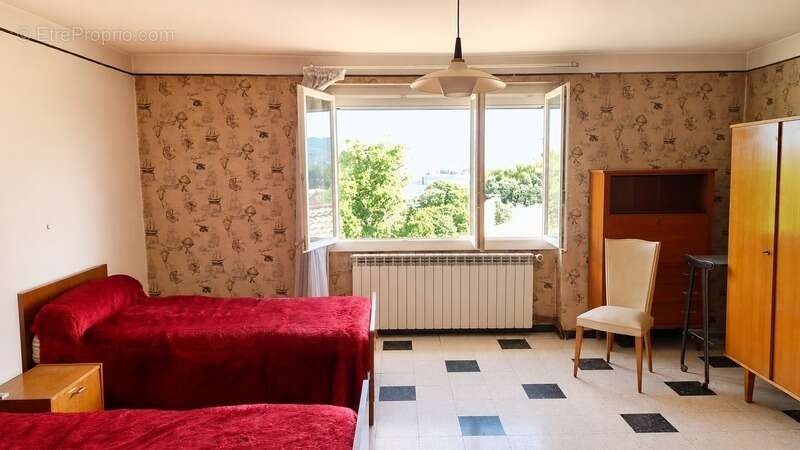 Gignac, situation centrale, maison de village traversante, vue panoramique - photo 9