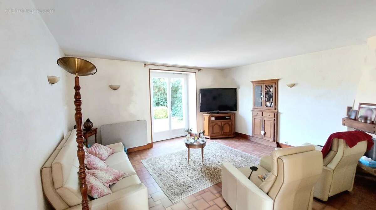 Maison à MONTAMISE