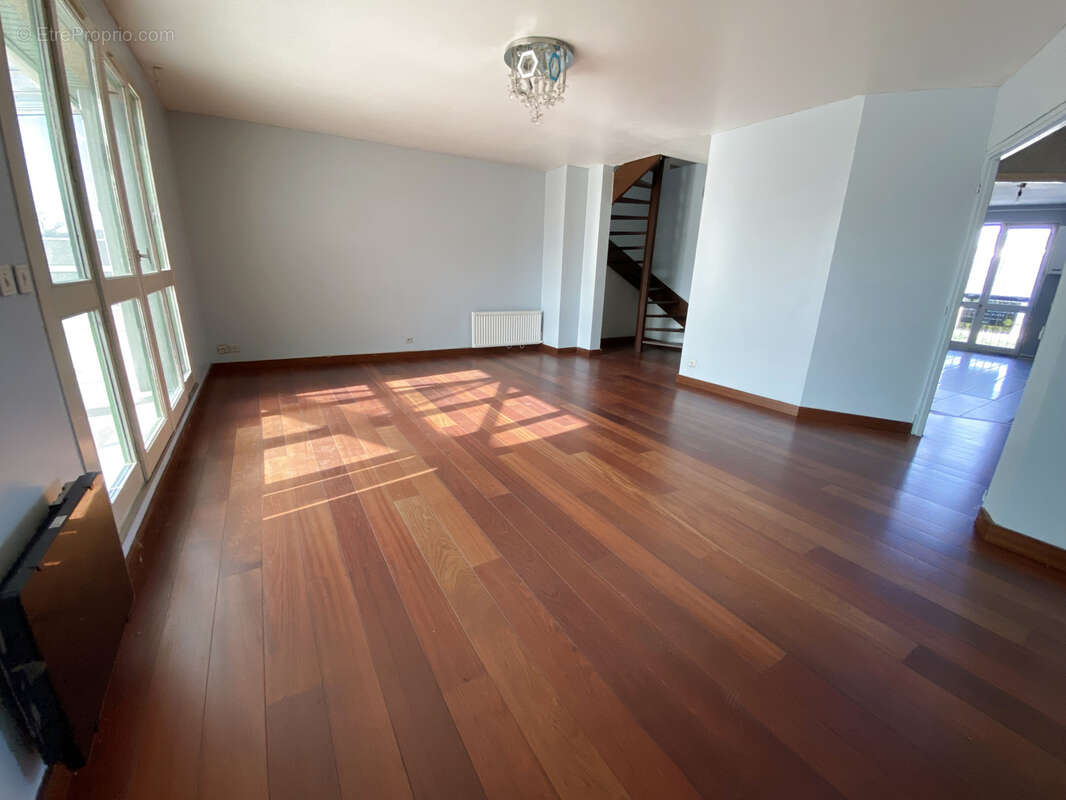 Appartement à ONET-LE-CHATEAU