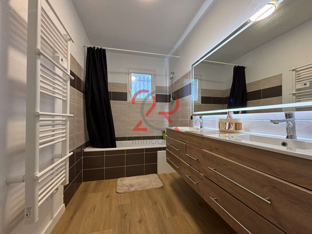 Découvrez votre futur chez vous à Saint-Yzan-De-Soudiac : - photo 5