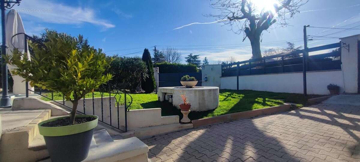 Maison à GREZIEU-LA-VARENNE