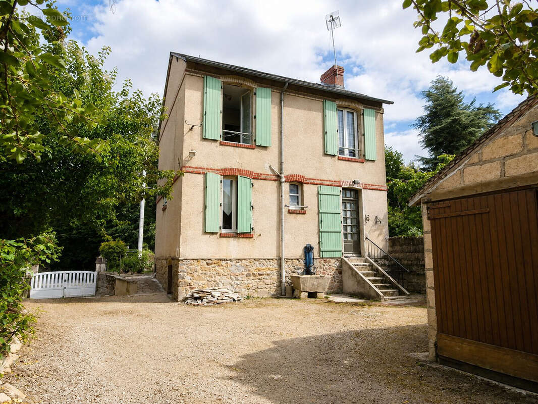 Maison 80 m² à Lussac-Les-Eglises  - photo 2