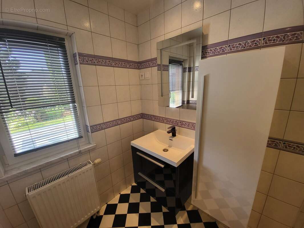 Maison 86 m² à Rehon  - photo 9