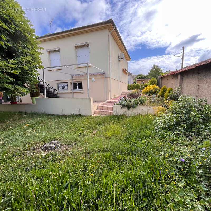 Maison à YZEURE