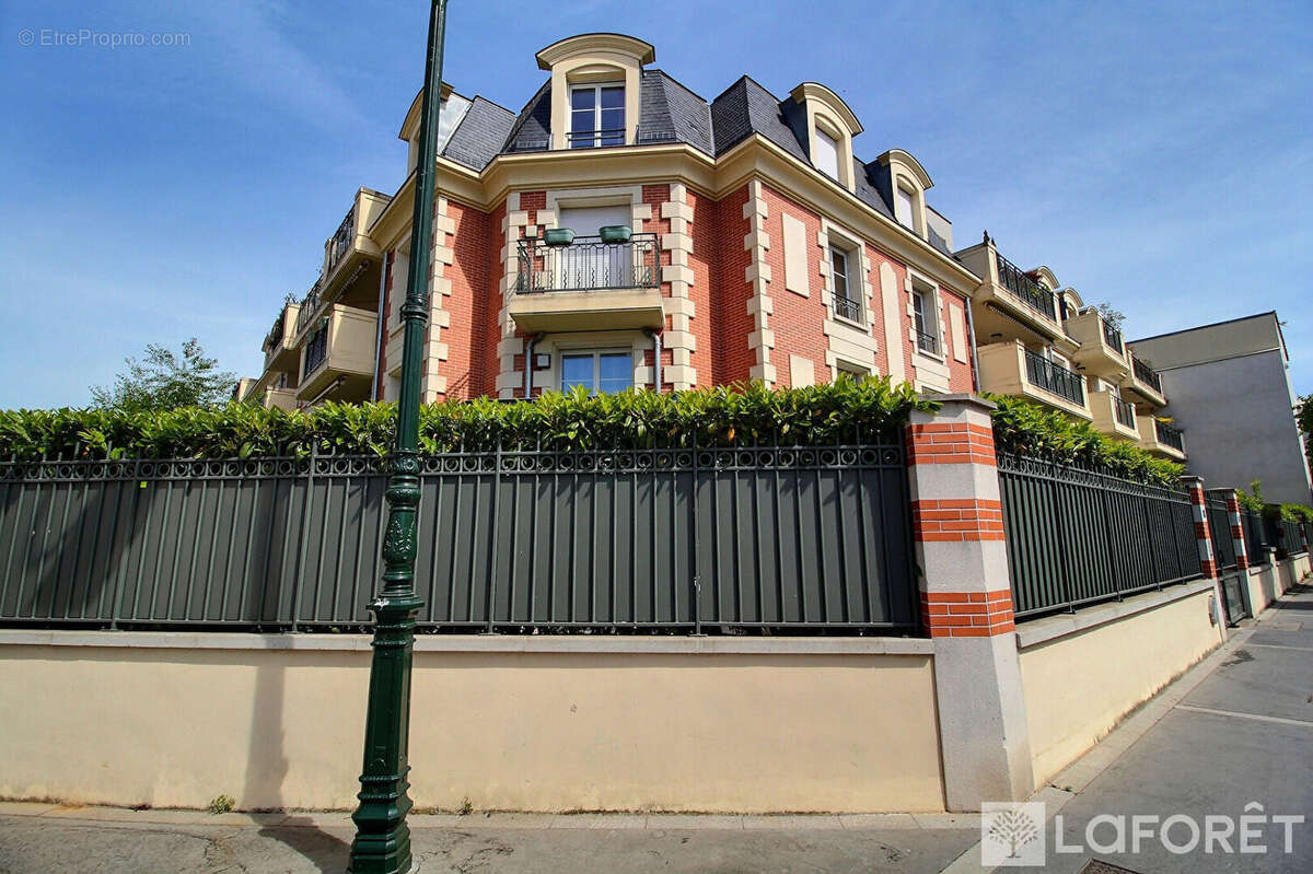 Appartement à LA GARENNE-COLOMBES