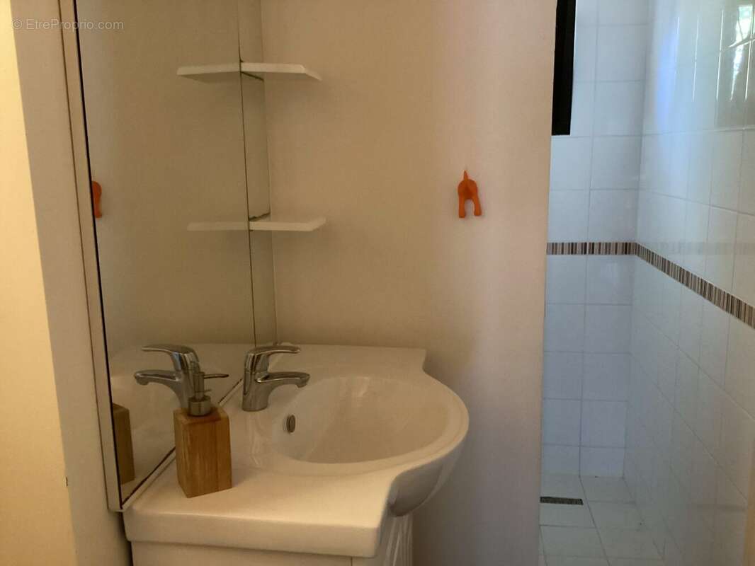 SALLE D'EAU APPARTEMENT - Maison à LE VERDON-SUR-MER