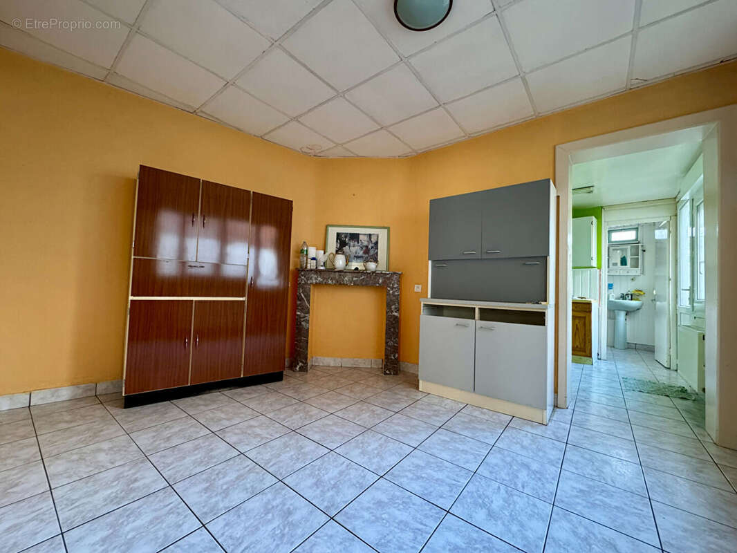 Maison Lozinghem 3 chambres à rafraîchir avec jardin + accès arrière avec garage et  6 places de parkings - photo 4