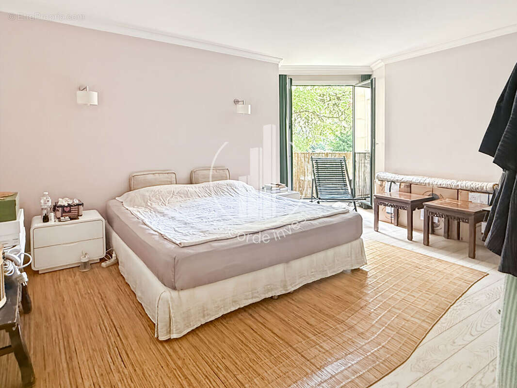 Appartement à NEUILLY-SUR-SEINE