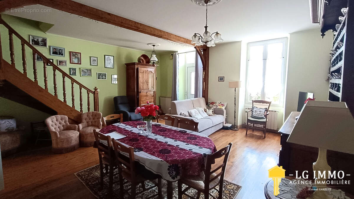 Maison à SAINT-GENIS-DE-SAINTONGE