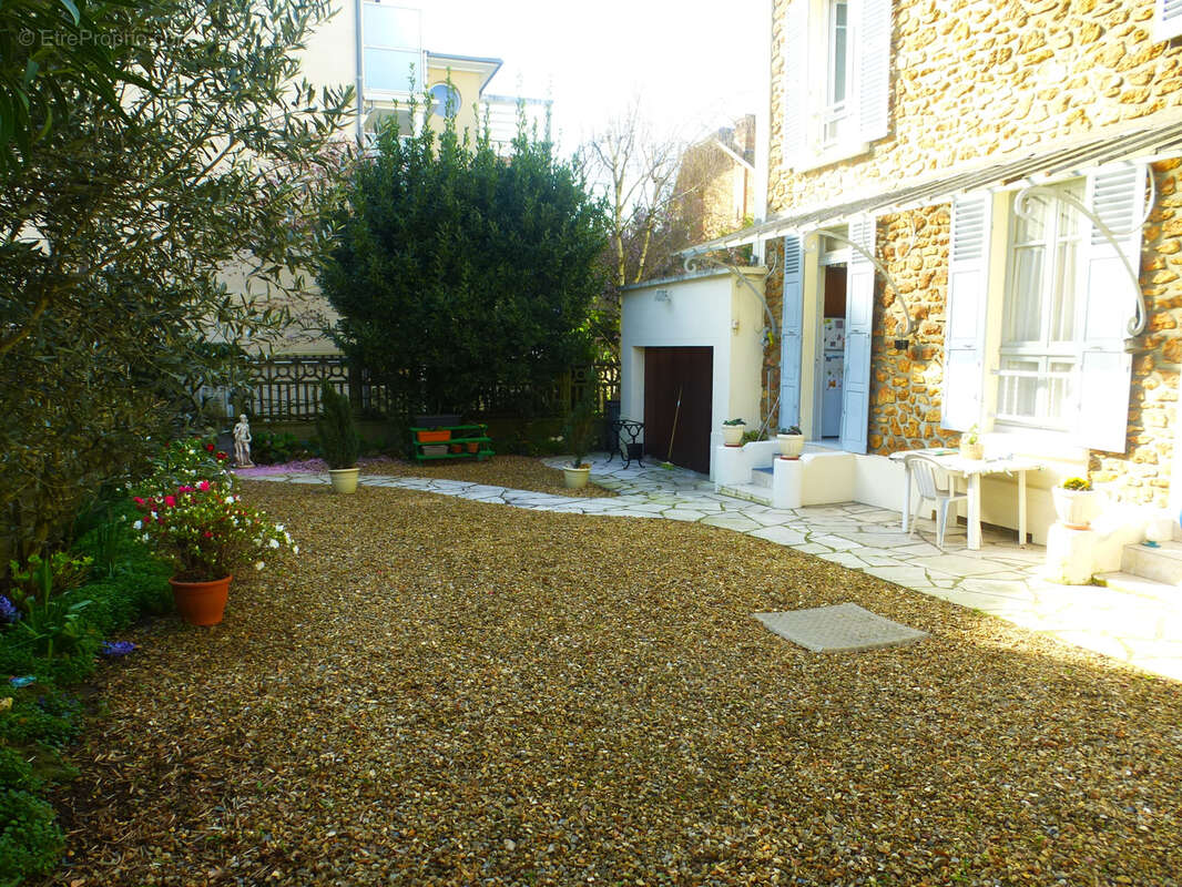 Maison à LE PERREUX-SUR-MARNE