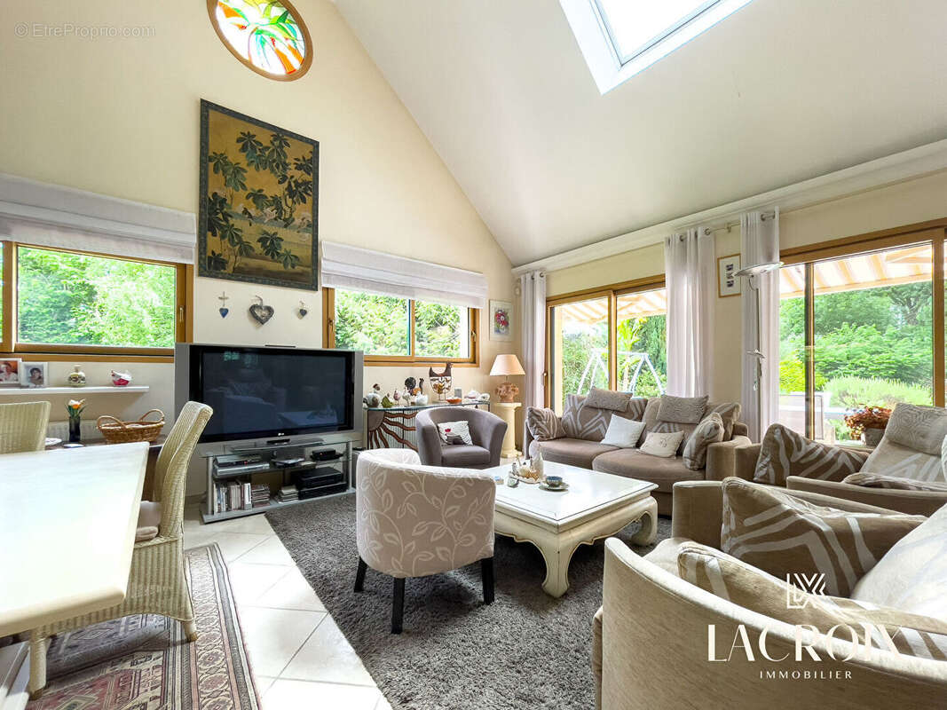 Maison à LA CHAPELLE-DES-FOUGERETZ