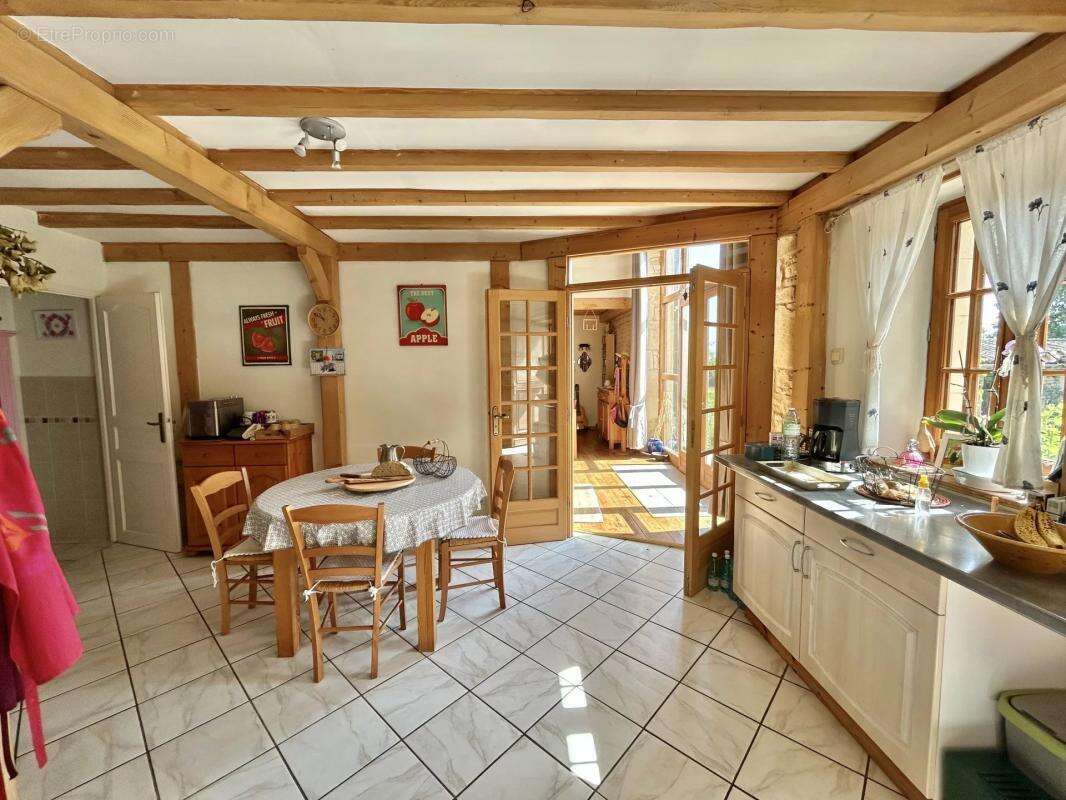 maison type longère en 2 parties avec gite ou autre activité - photo 12