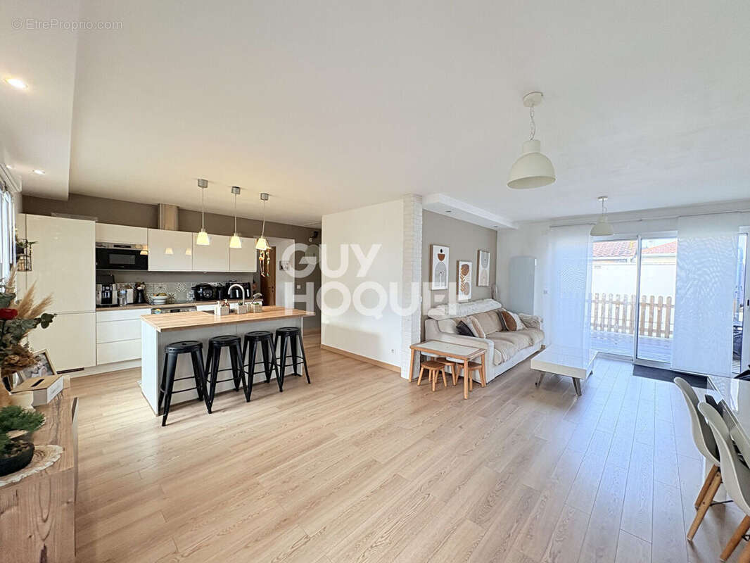 Maison à VILLENAVE-D&#039;ORNON