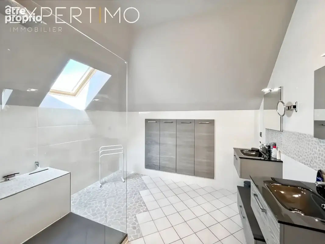 Propriete de caractere haut de gamme de 326 m2 aux volumes exceptionnels - photo 21