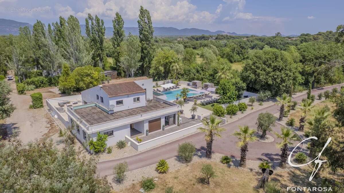 Maison à ROQUEBRUNE-SUR-ARGENS