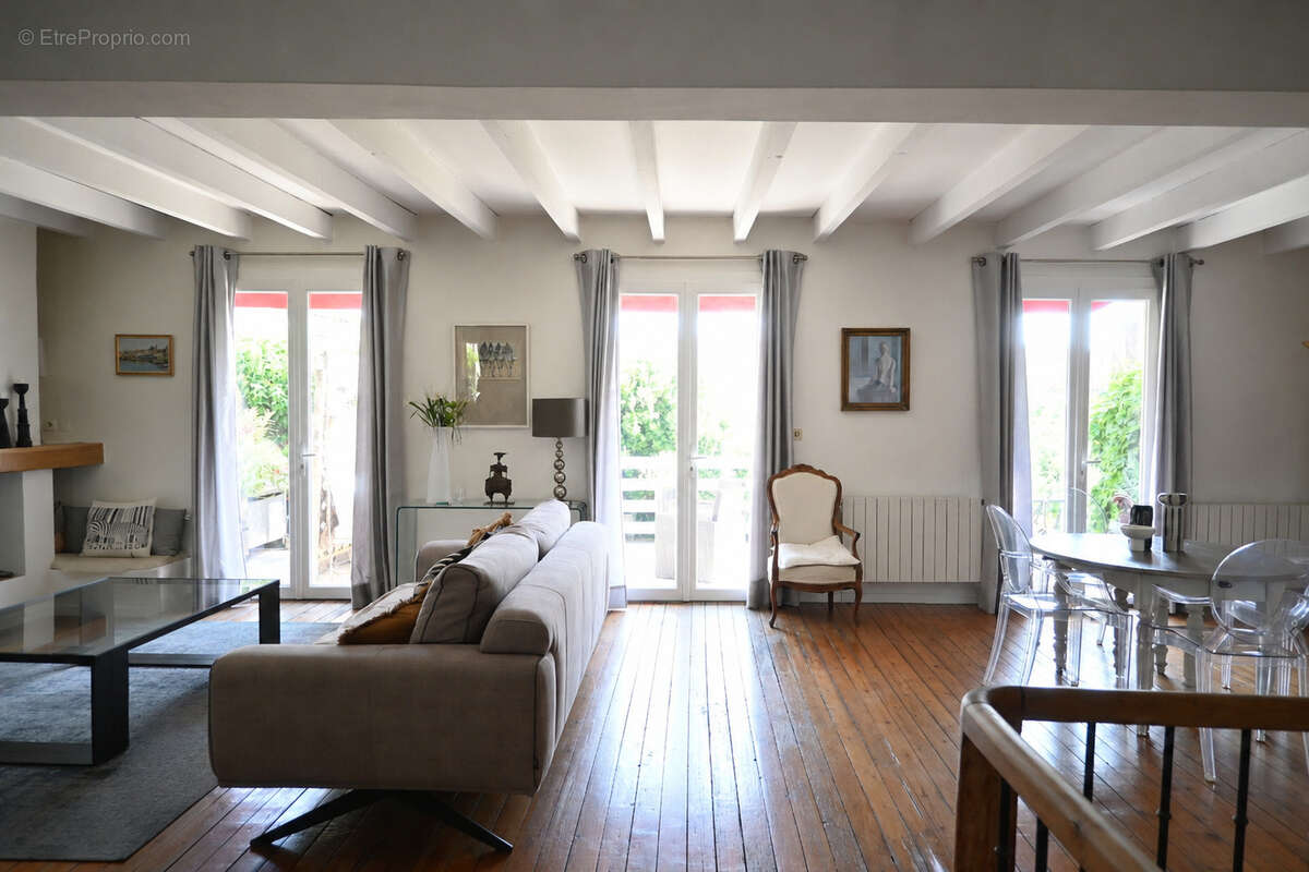Maison de caractère avec piscine et doubles garages quartier Pasteur - photo 6