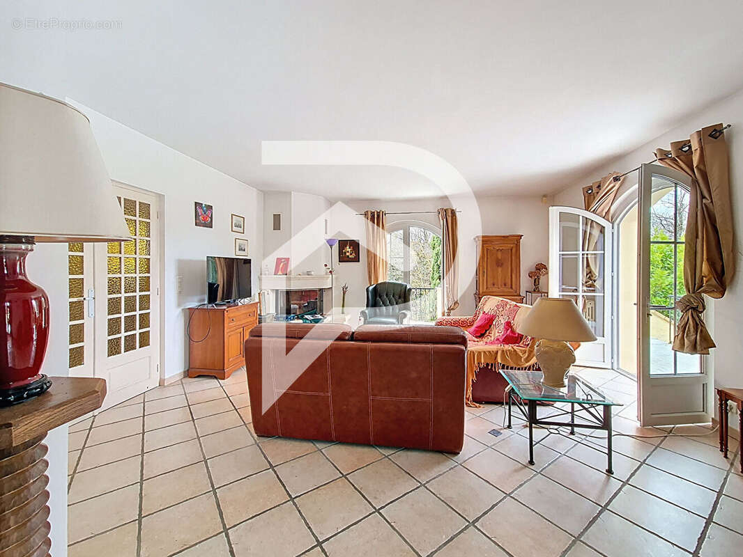 Maison à MONTELIMAR