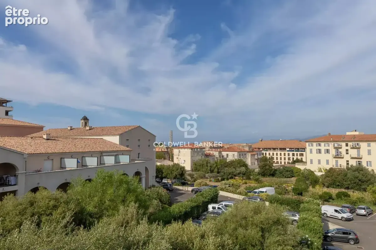 L'ile-rousse - Centre ville - Grand T4 en duplex - Cave & garage - photo 3