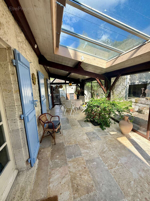 Maison à SAINT-MARTIN-DE-BEAUVILLE