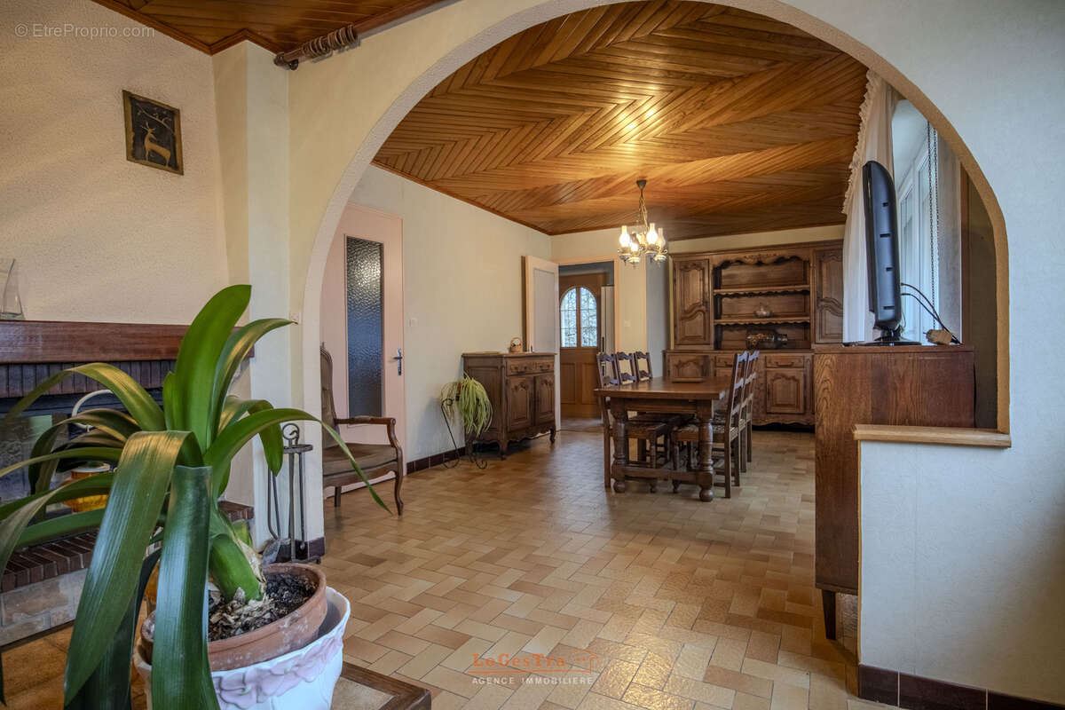 Maison à CONTREXEVILLE