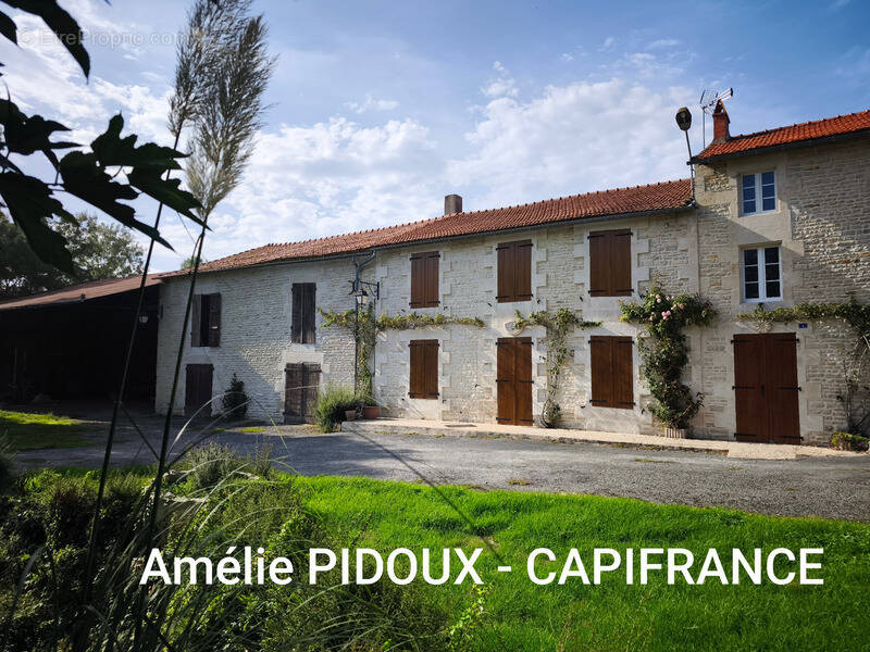 Maison à MAUZE-SUR-LE-MIGNON