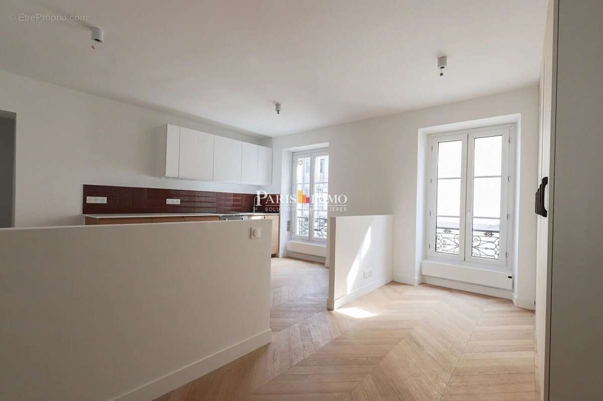 Appartement à PARIS-18E