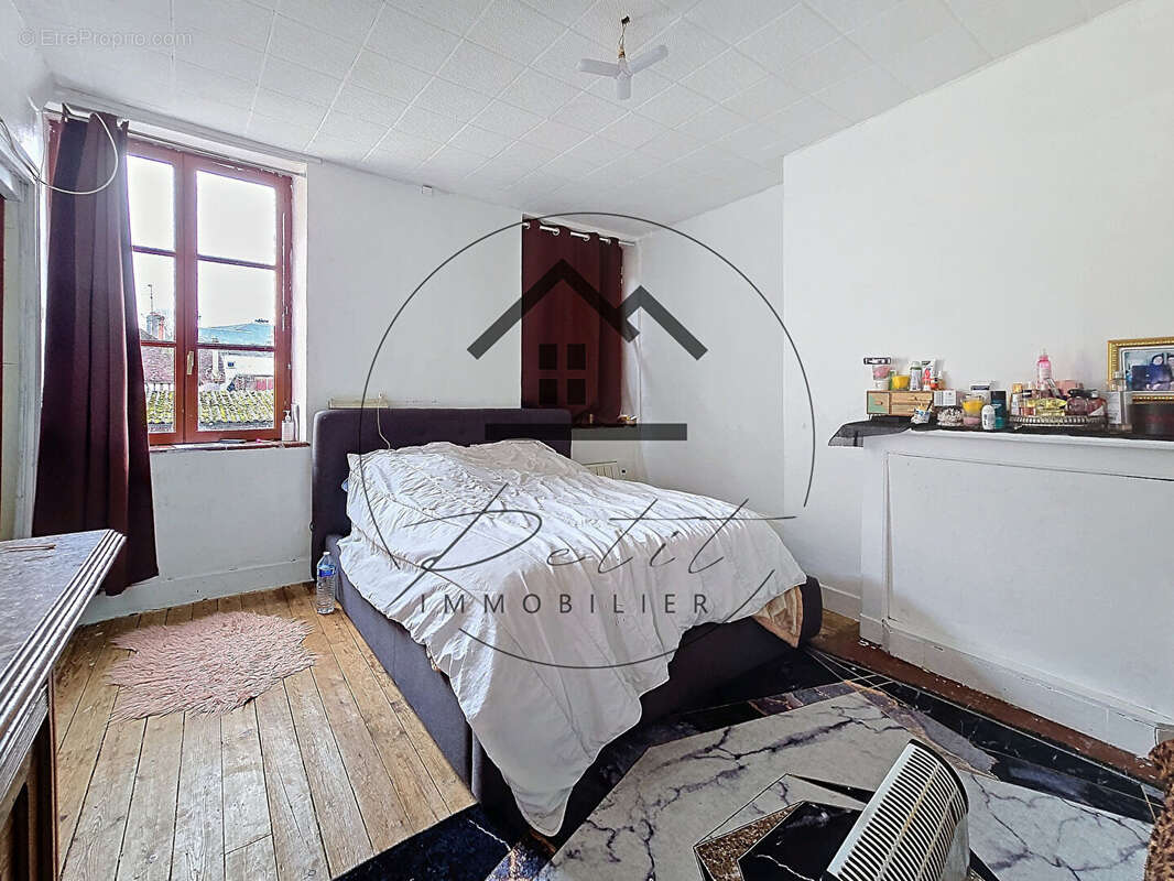 Appartement à MOUY