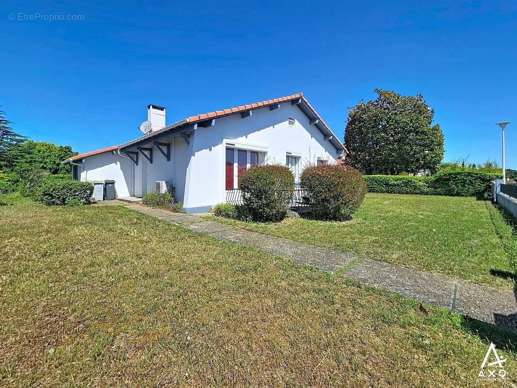Maison à SAINT-PIERRE-DU-MONT