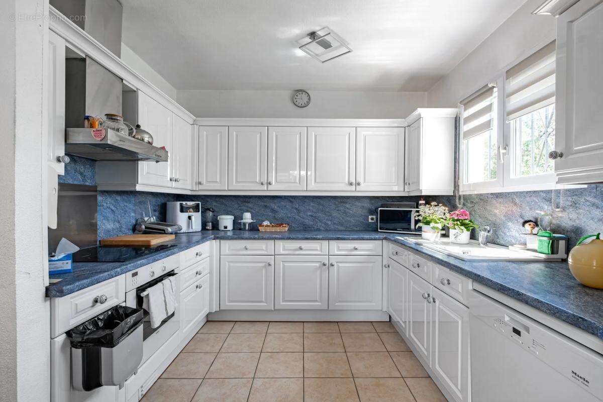 Maison de 4 pièces de 124 m² à Berre-les-Alpes - photo 3
