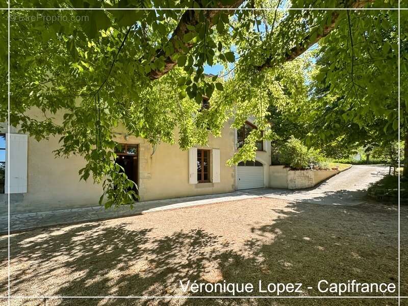 Agen, à seulement 6kms, authentique maison en pierre de 203m² avec grand terrain, garage et cave - photo 15