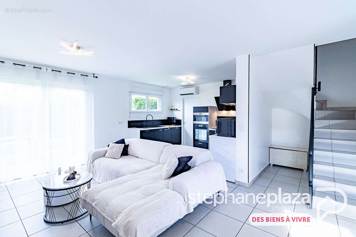 Maison à SAINT-PAUL-DE-VARAX