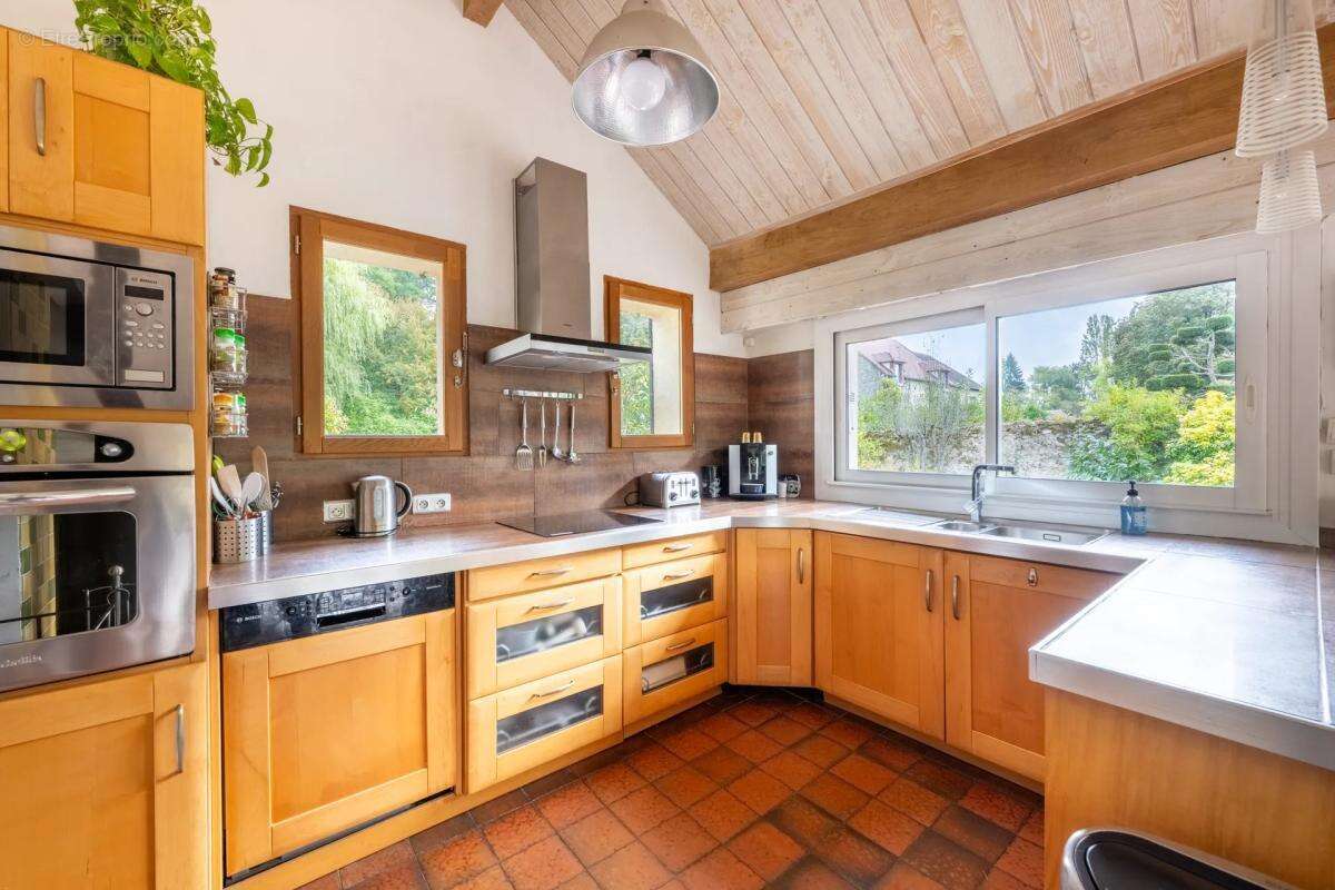 Maison à LA CELLE-LES-BORDES