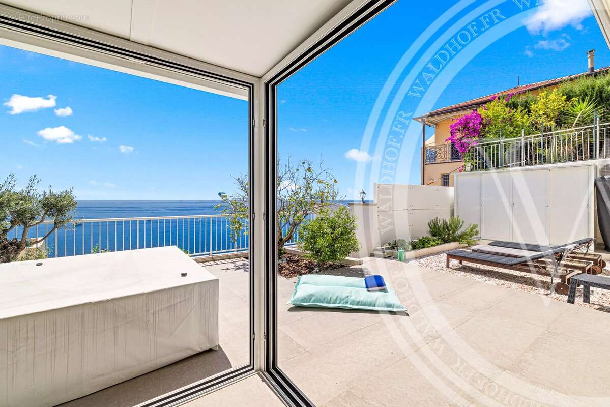 Une résidence de jardin de trois chambres entièrement rénovée au-dessus de la mer, Roquebrune-Cap-Martin - photo 22