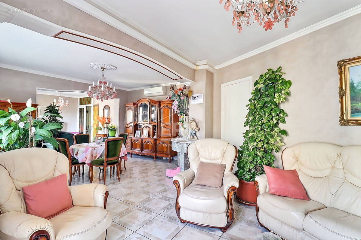 Appartement à MARSEILLE-5E