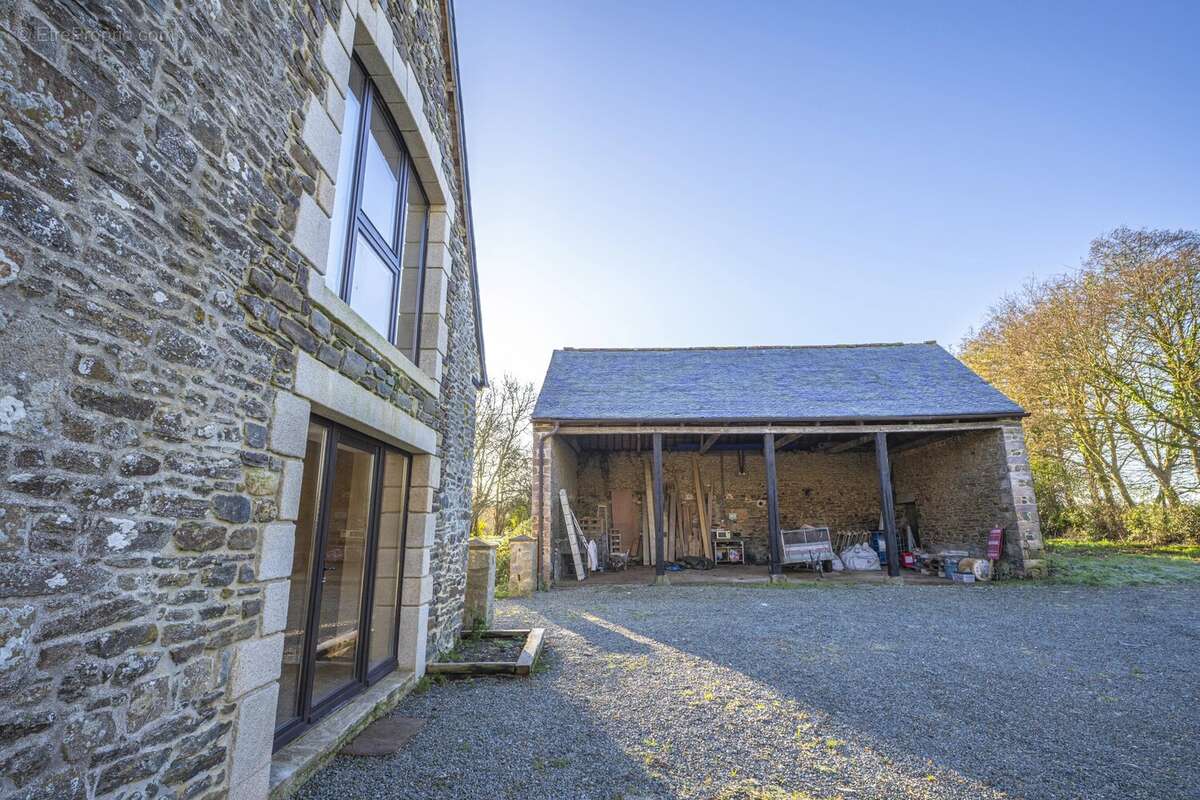 Maison à HENANBIHEN