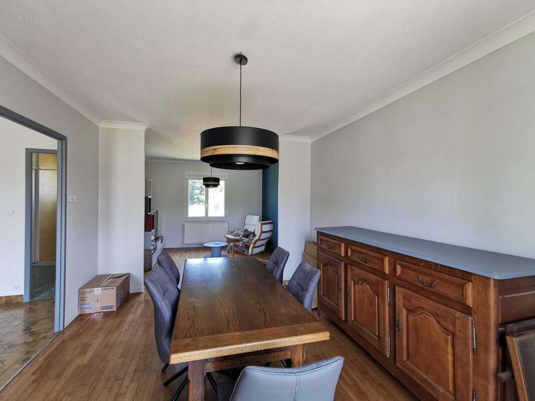 Maison à LA ROCHE-DERRIEN