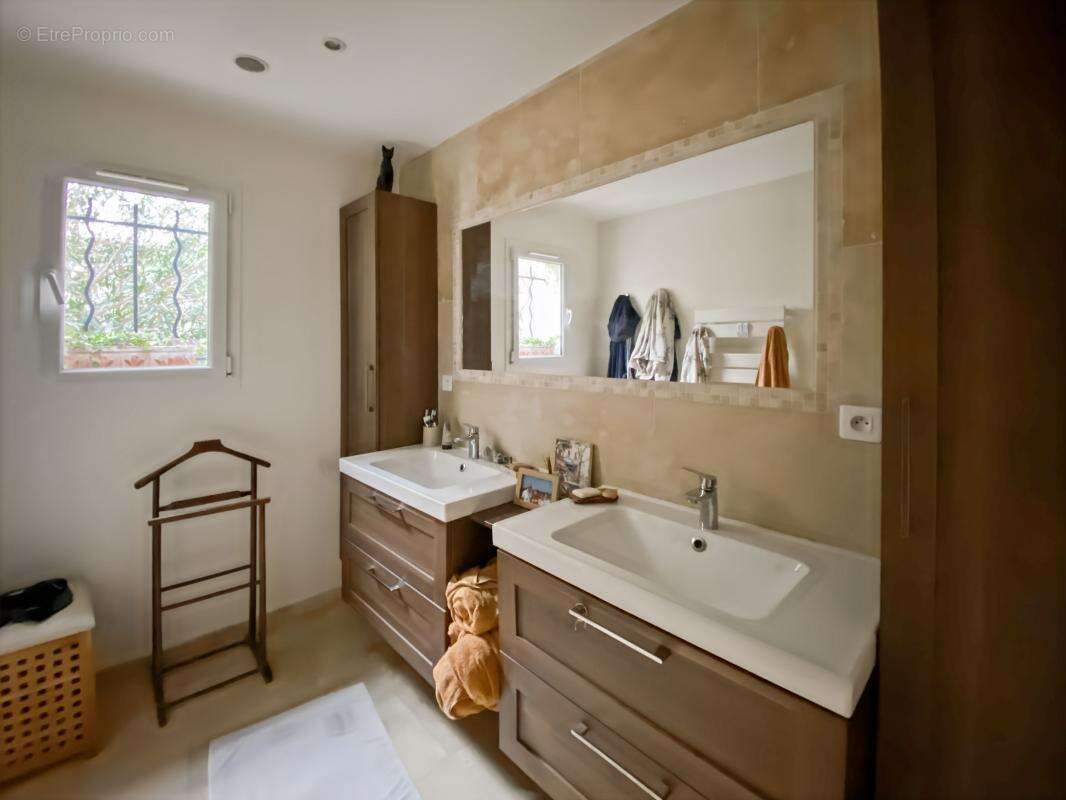 Maison à PLAN-DE-LA-TOUR