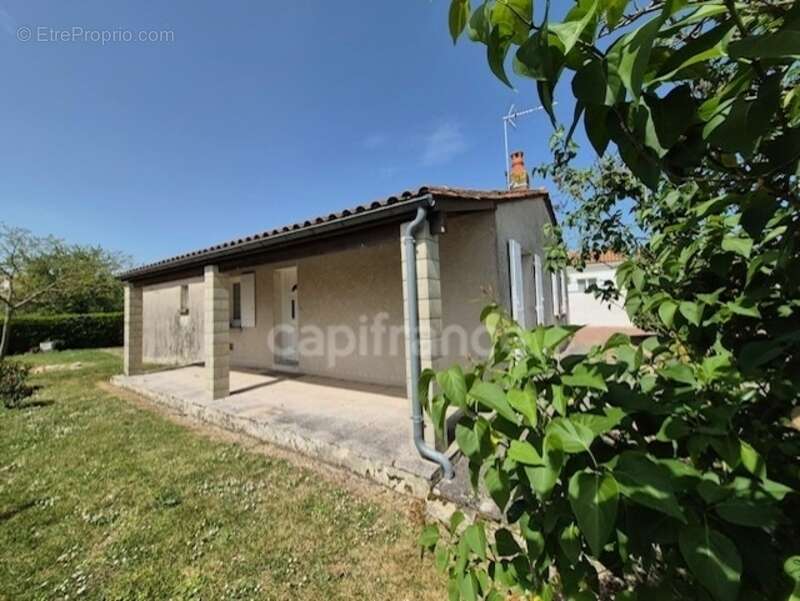 Maison Plain Pied - 4 chambres - 2 Garages - Jardin clos  SAINT JEAN DE LIVERSAY - photo 2