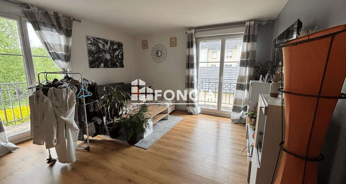 Appartement à SAVIGNY-LE-TEMPLE