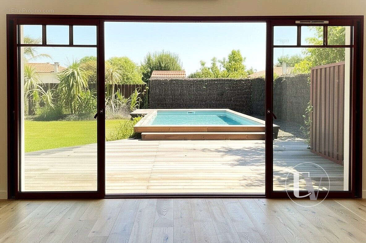 Maison 341 m² à Saint-Aubin-De-Medoc  - photo 3