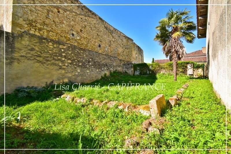 Maison à VIC-FEZENSAC