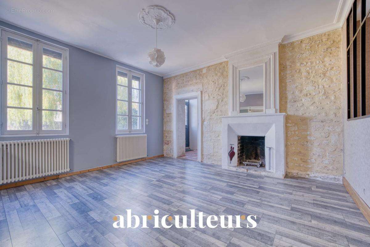 Maison de caractère de 242 m² en vente à Saintes (17100) - photo 12