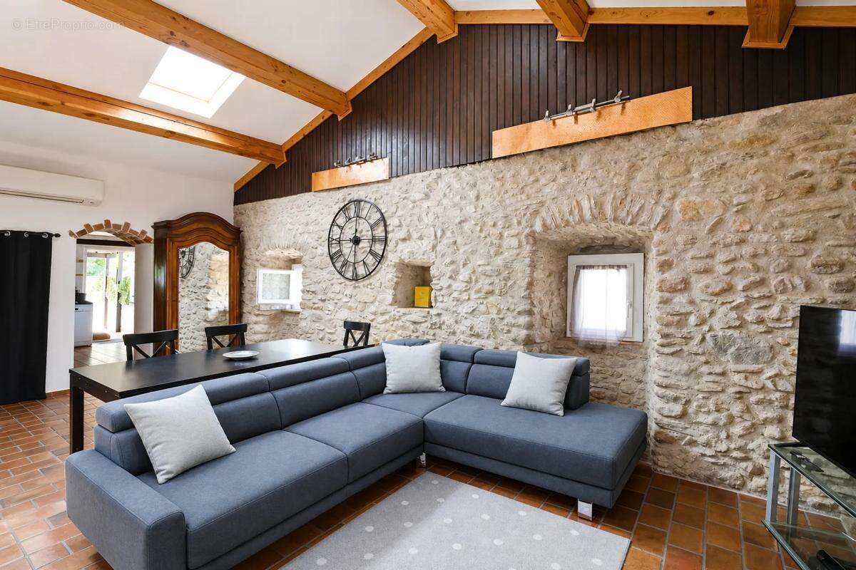 Maison de 7 pièces de 220 m² situé au Martinet - photo 3
