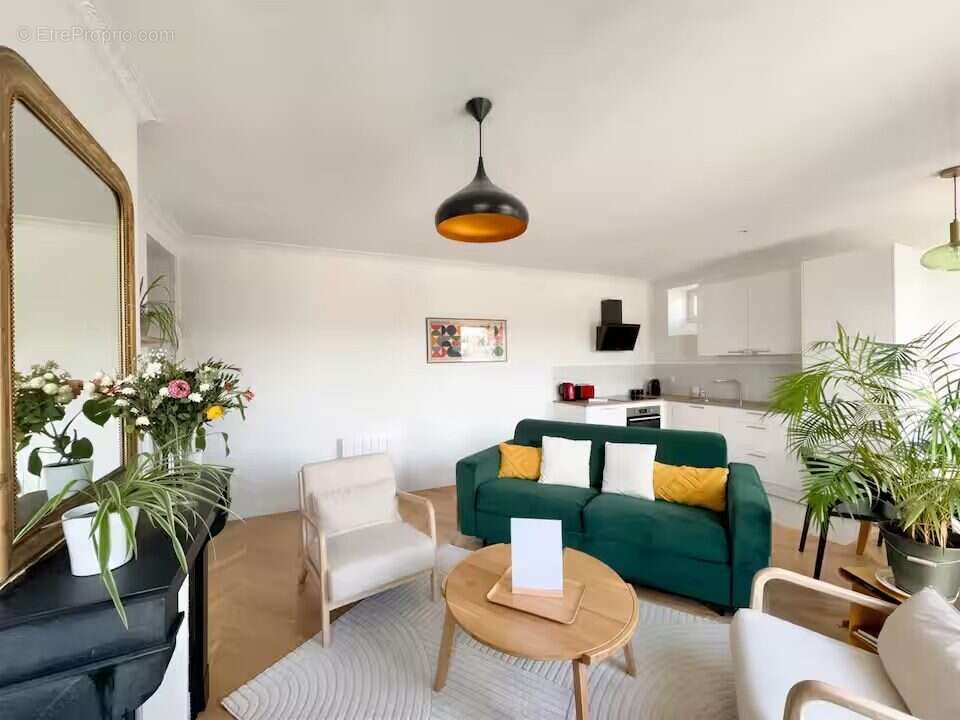Appartement à PARIS-17E