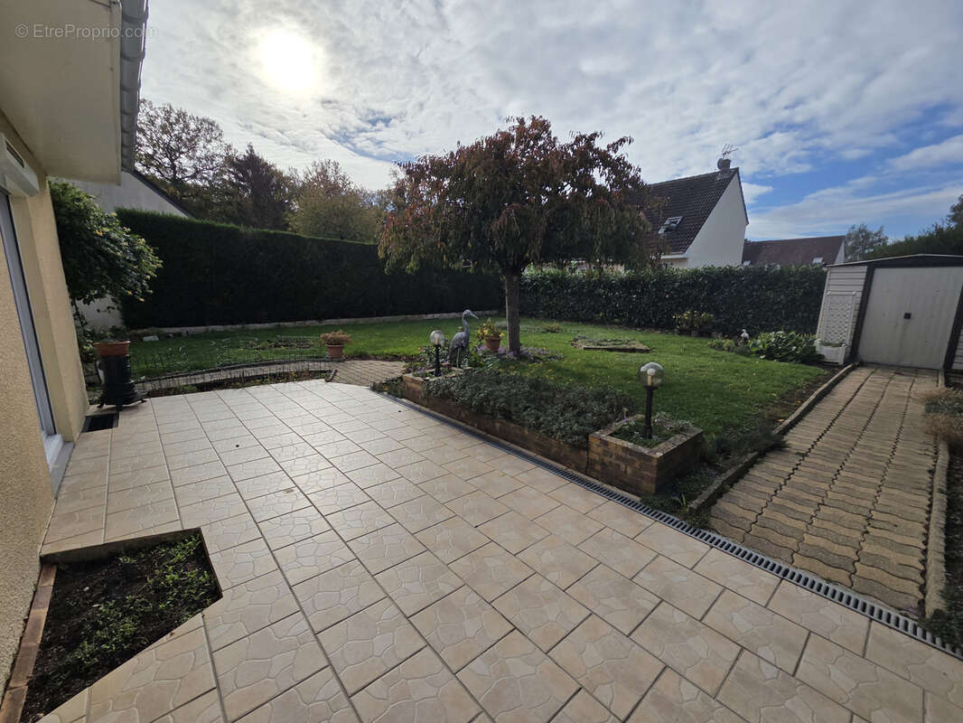 Maison à NEAUPHLETTE