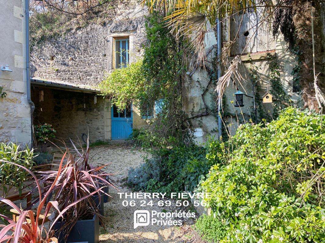 Maison à VILLAINES-LES-ROCHERS