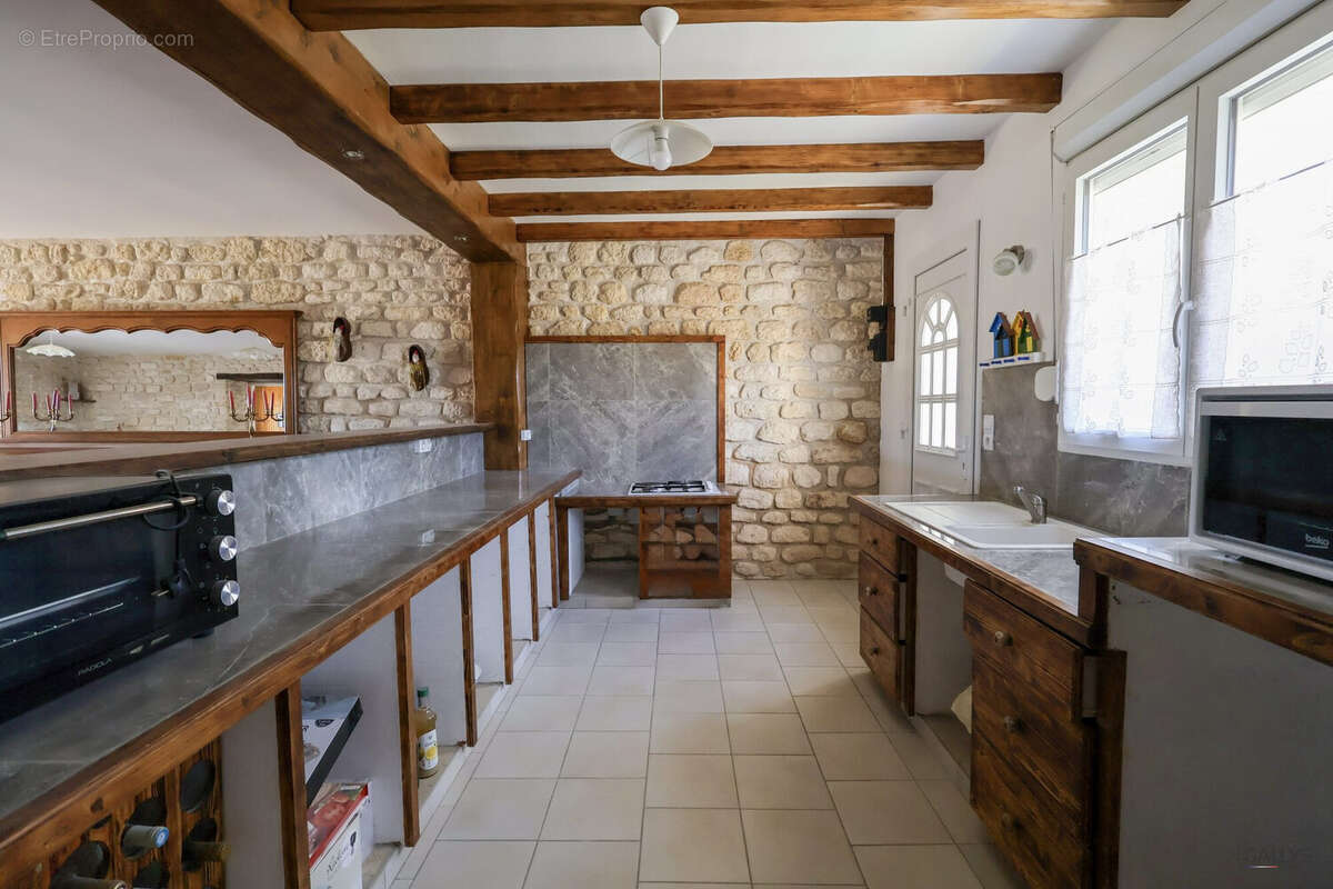 Maison à CHAILLEVETTE
