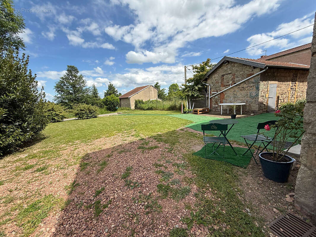 Appartement à RENAISON