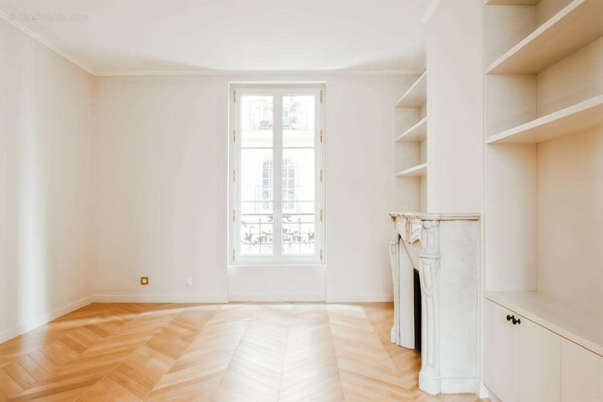 Appartement à PARIS-14E
