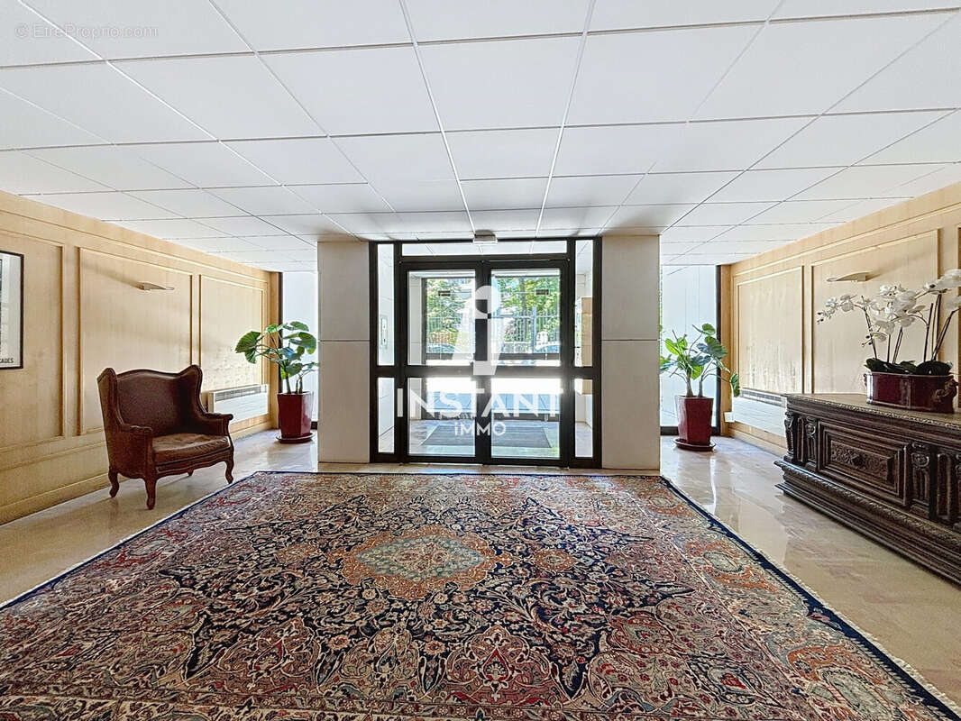 Entrée de l&#039;immeuble - Appartement à NOGENT-SUR-MARNE